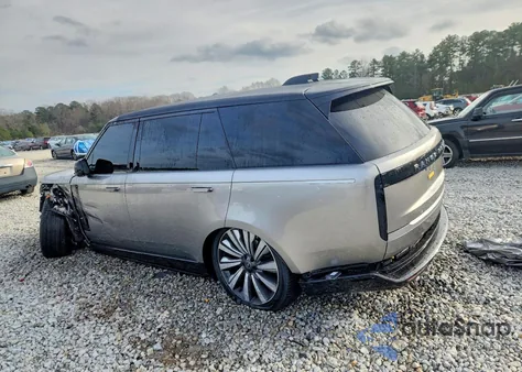 2023 Land Rover Range Rover First Edition z USA, uszkodzony, nr VIN SALKUBE76PA036786